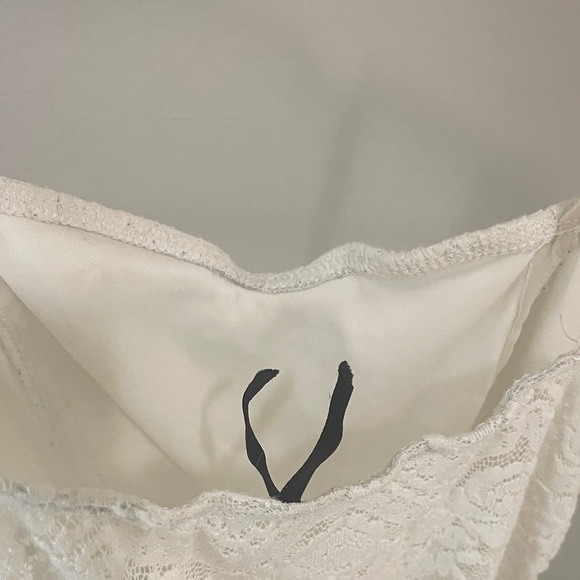 Chic Cream Lace Camisole Top - Corset Peplum Style - Picture 5 of 5